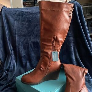 NWTS! Vepose Faux Leather Knee High Boots 9.5 Brown Wedge Heel Platform w/Box